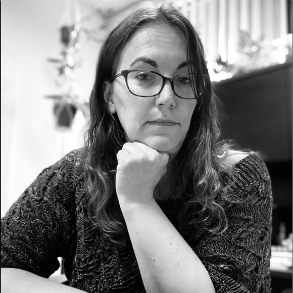 Meet your Posher, Tiffany - Picture 2 of 6